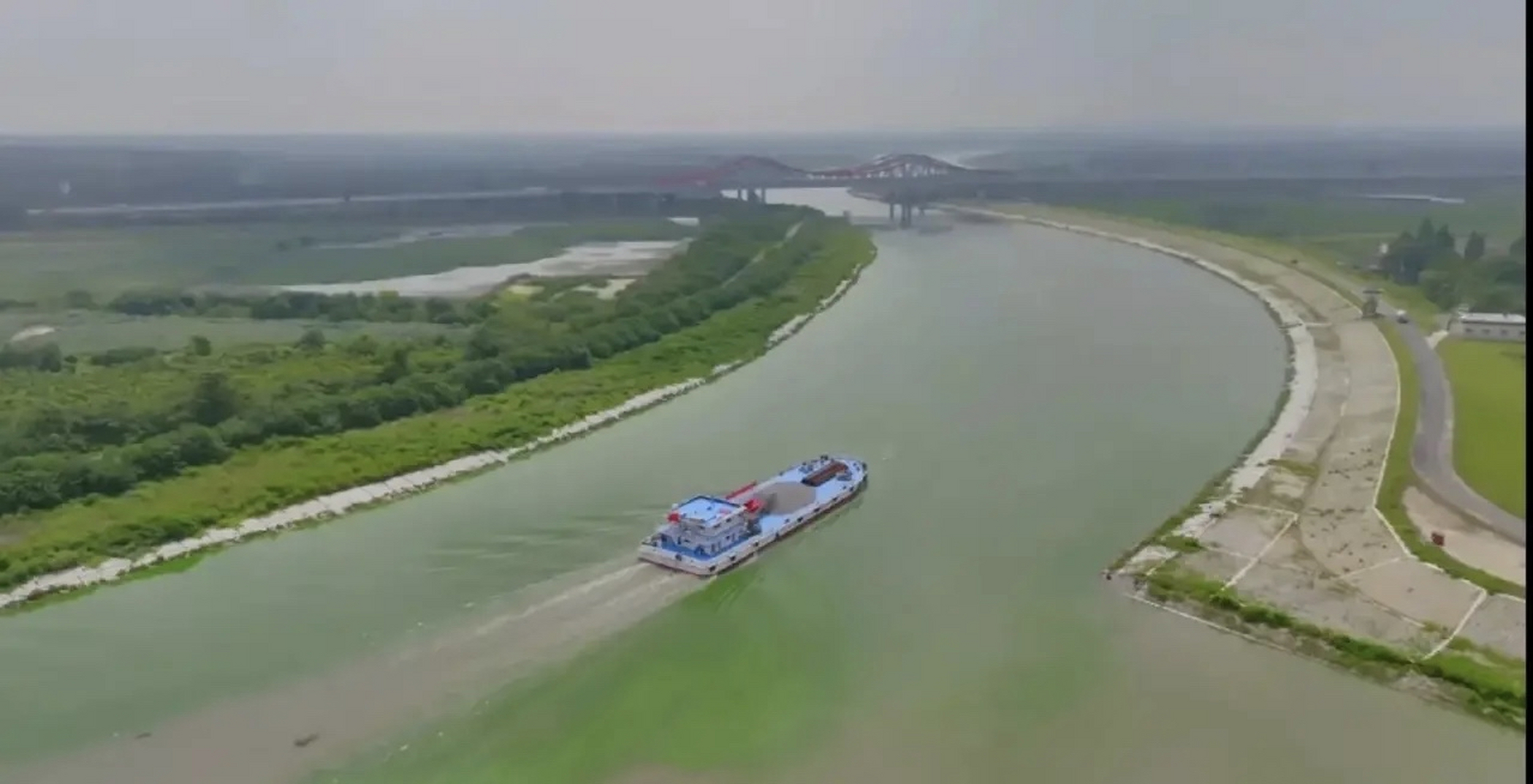 江淮大运河已于昨天开始通行 现在是白天通行,明年开始全天候运行