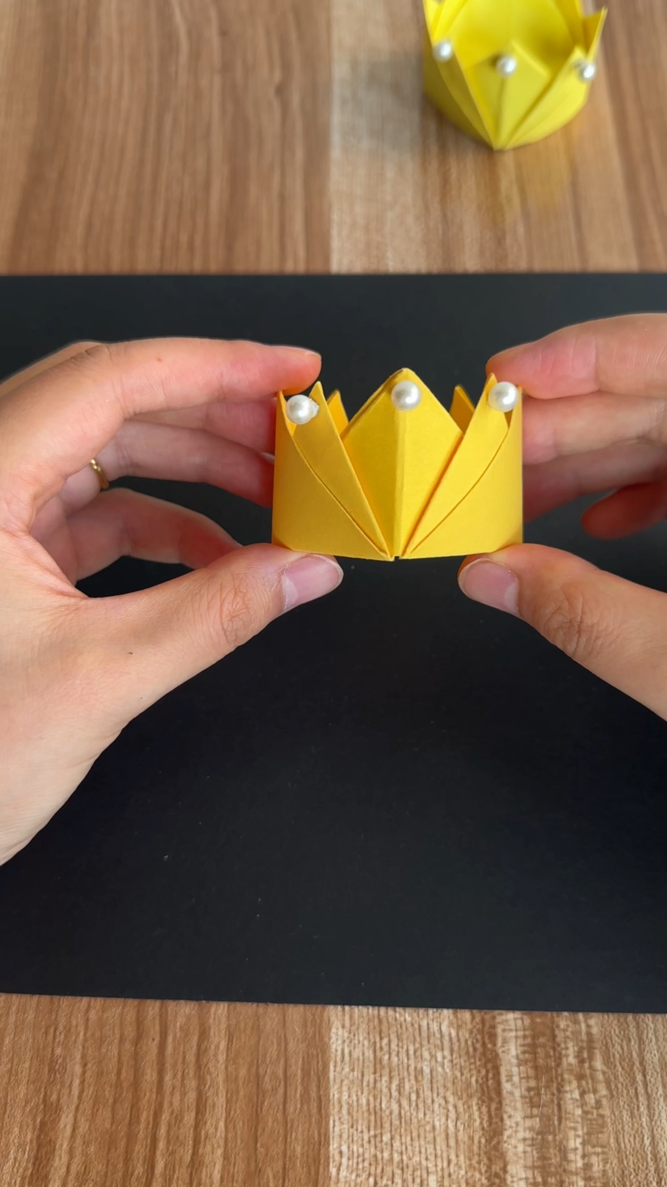 皇冠折纸教程