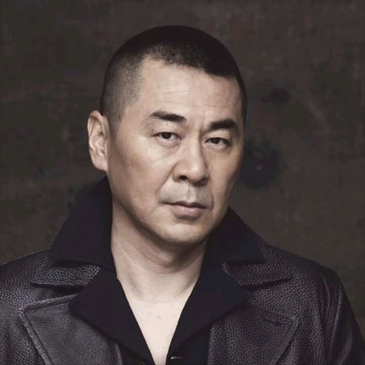 主持人朱迅,问演员陈建斌,你拍三国,扮演曹操,你是怎么定位这个人物的