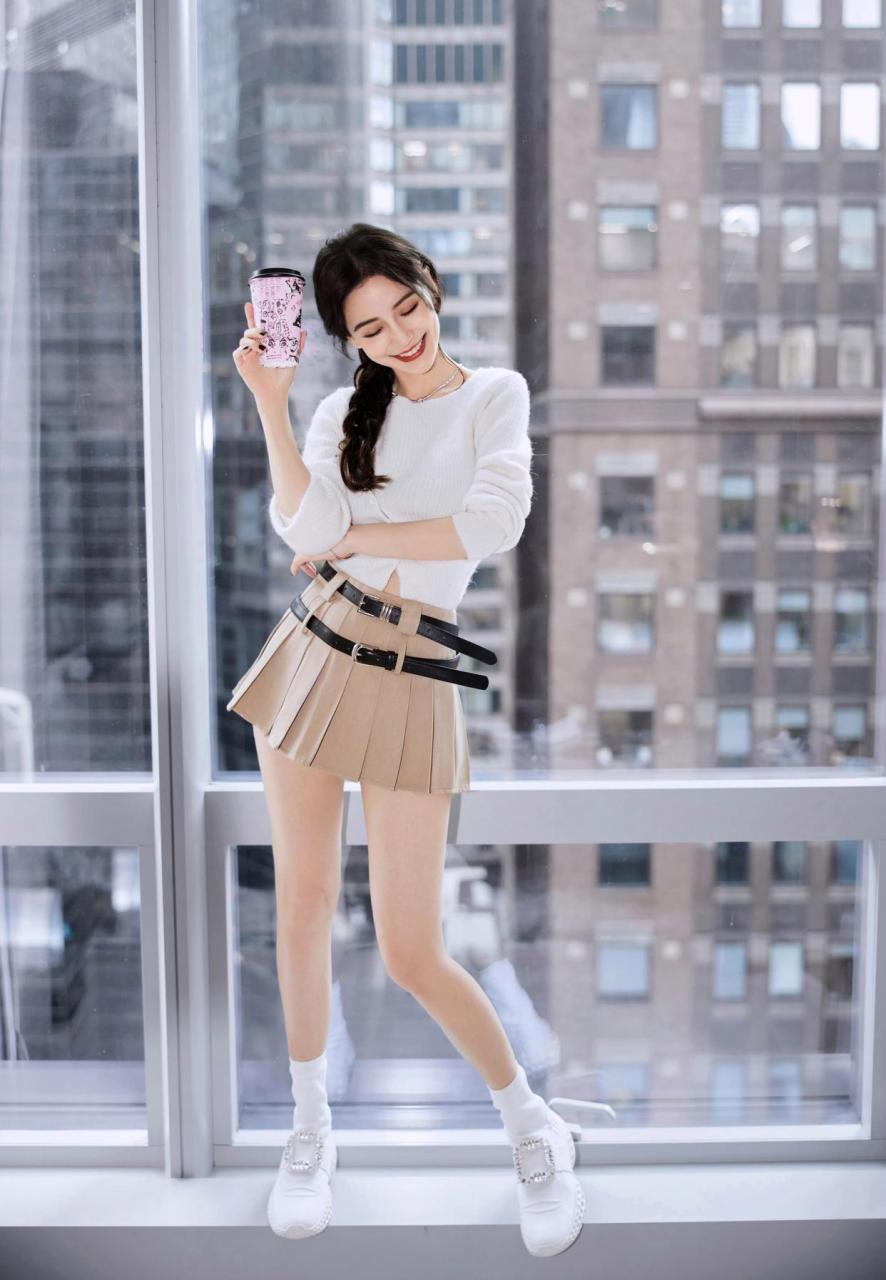 杨颖  超短裙大秀美腿好身材! #杨颖