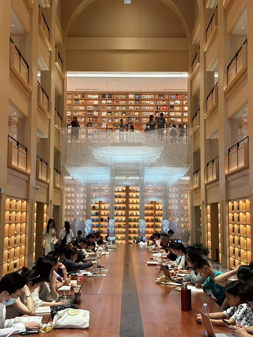 徐家汇书院 上海徐家汇书院是一座历史悠久的文化建筑,位于上海市徐汇