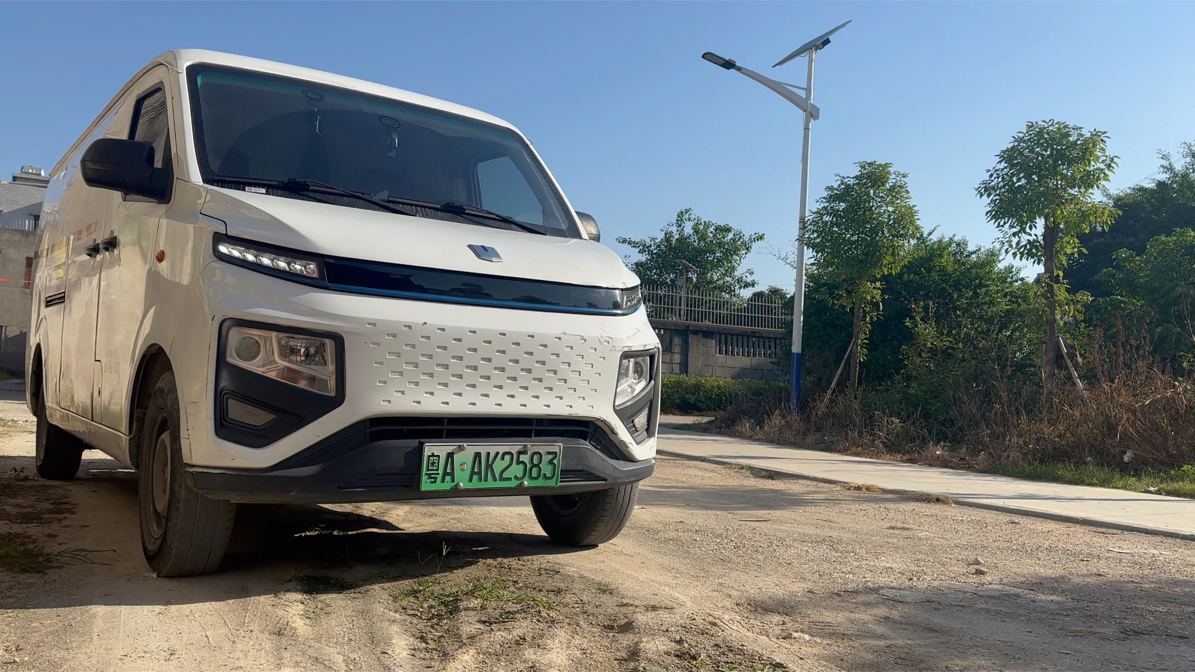 小伙开着面包车跑货运平台,看看今天接了多少单有多少流水?