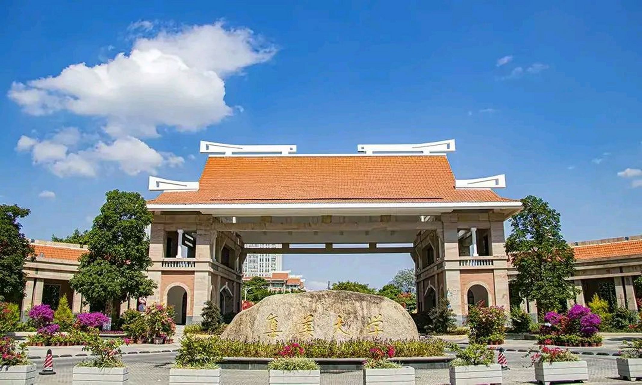 福建理工大学改名后,今年高考录取一举成名.分数线立马超过福建农林大