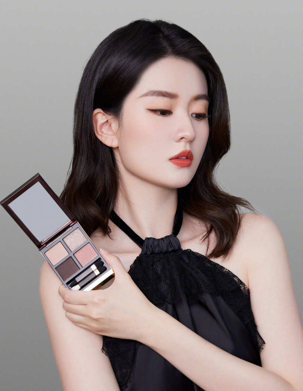 乔欣# 肤白貌美的容颜,白皙细嫩的肩颈线,性感妩媚,风情万种,楚楚动