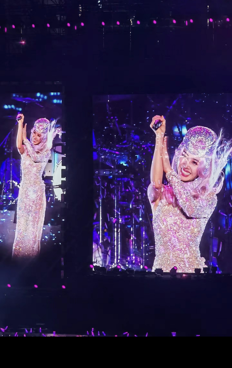 蔡依林广州演唱会,一首《倒带》.这歌真的绝,一听就回到青春