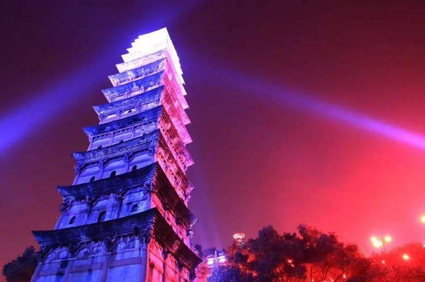 四川著名地标性建筑,南充白塔,建于北宋建隆年间!