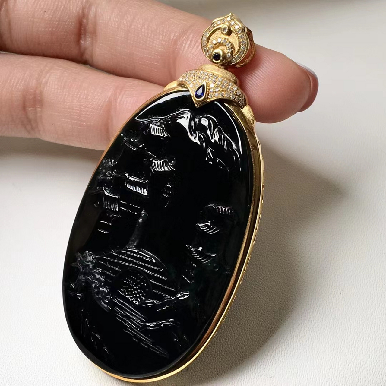 墨翠山水牌挂件,18k金镶,精致大方,整体裸石油润黑亮,打灯冰透,尺寸