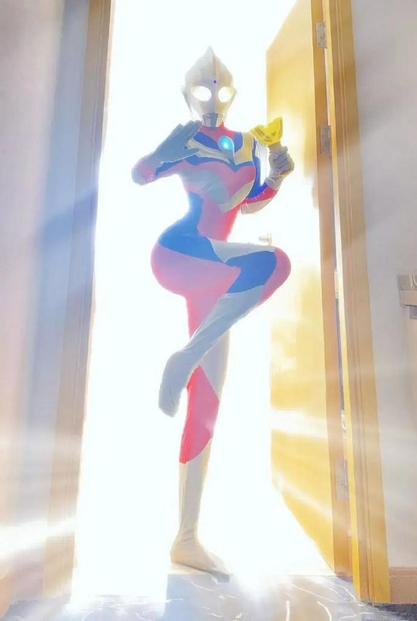 这绝对是cosplay奥特曼最成功的一次