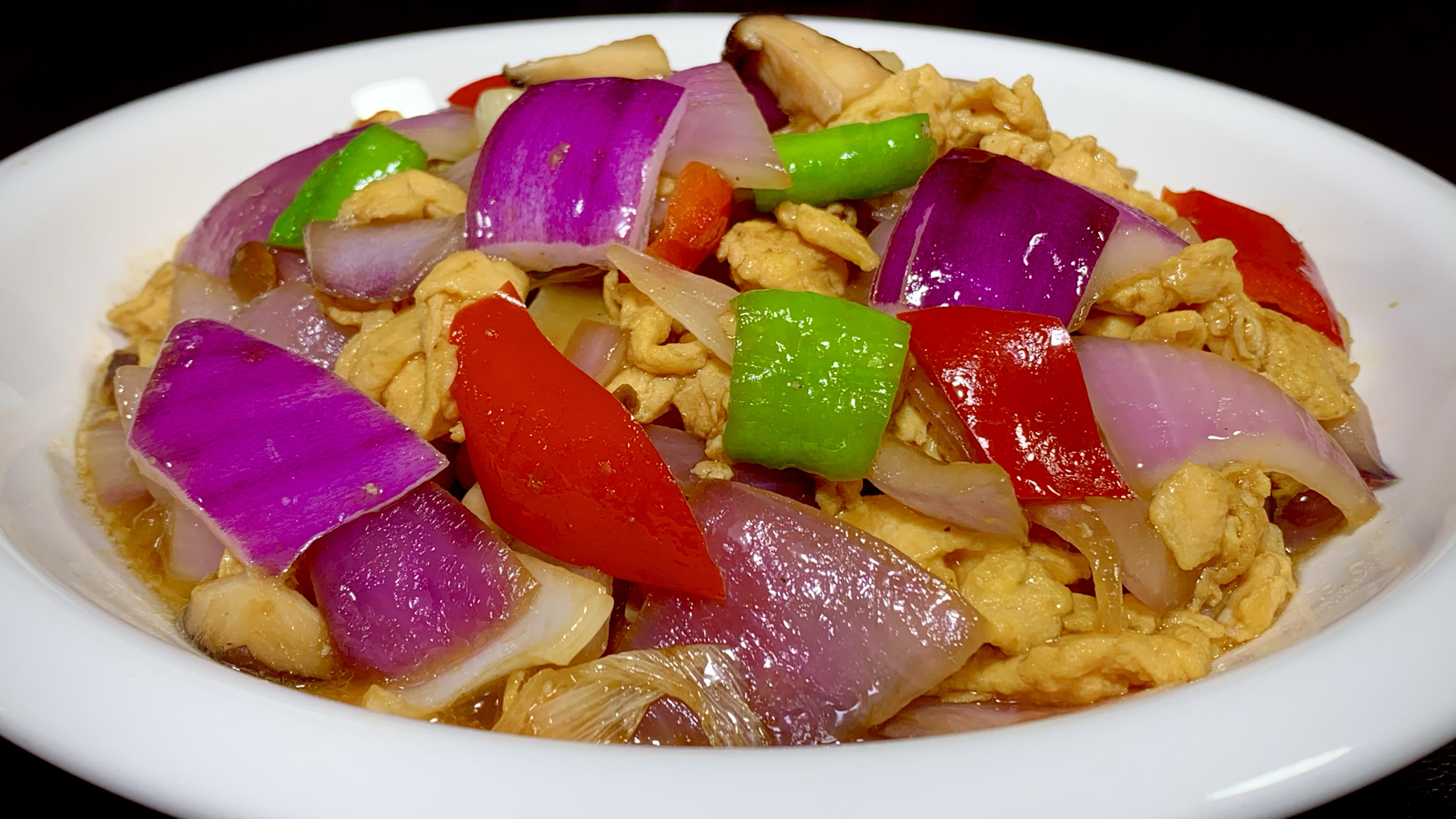 这才是洋葱炒鸡蛋最好吃做法，学会一招，清脆爽口，好吃又下饭