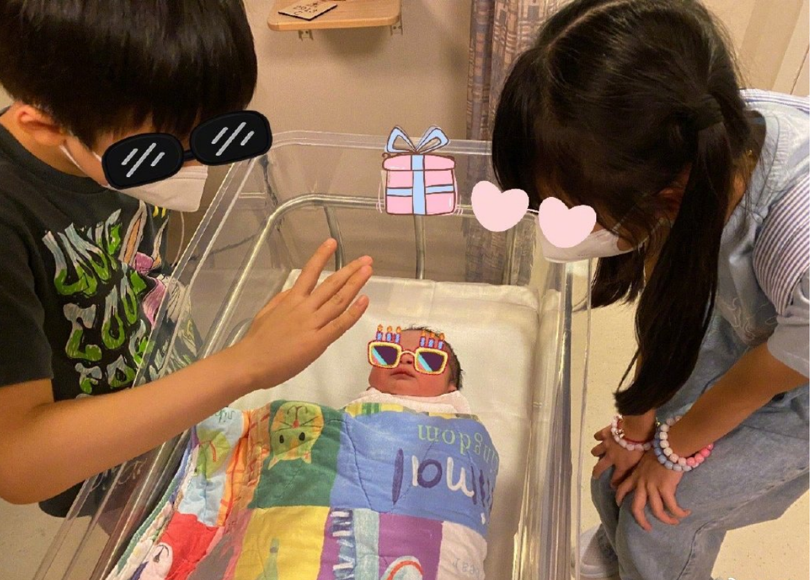 李念官宣三胎喜讯,38岁生日收到特别的礼物,三个儿女同框好温馨