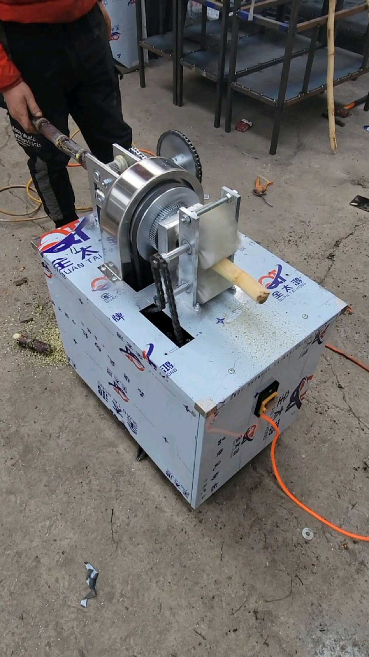 甘蔗快速削皮机