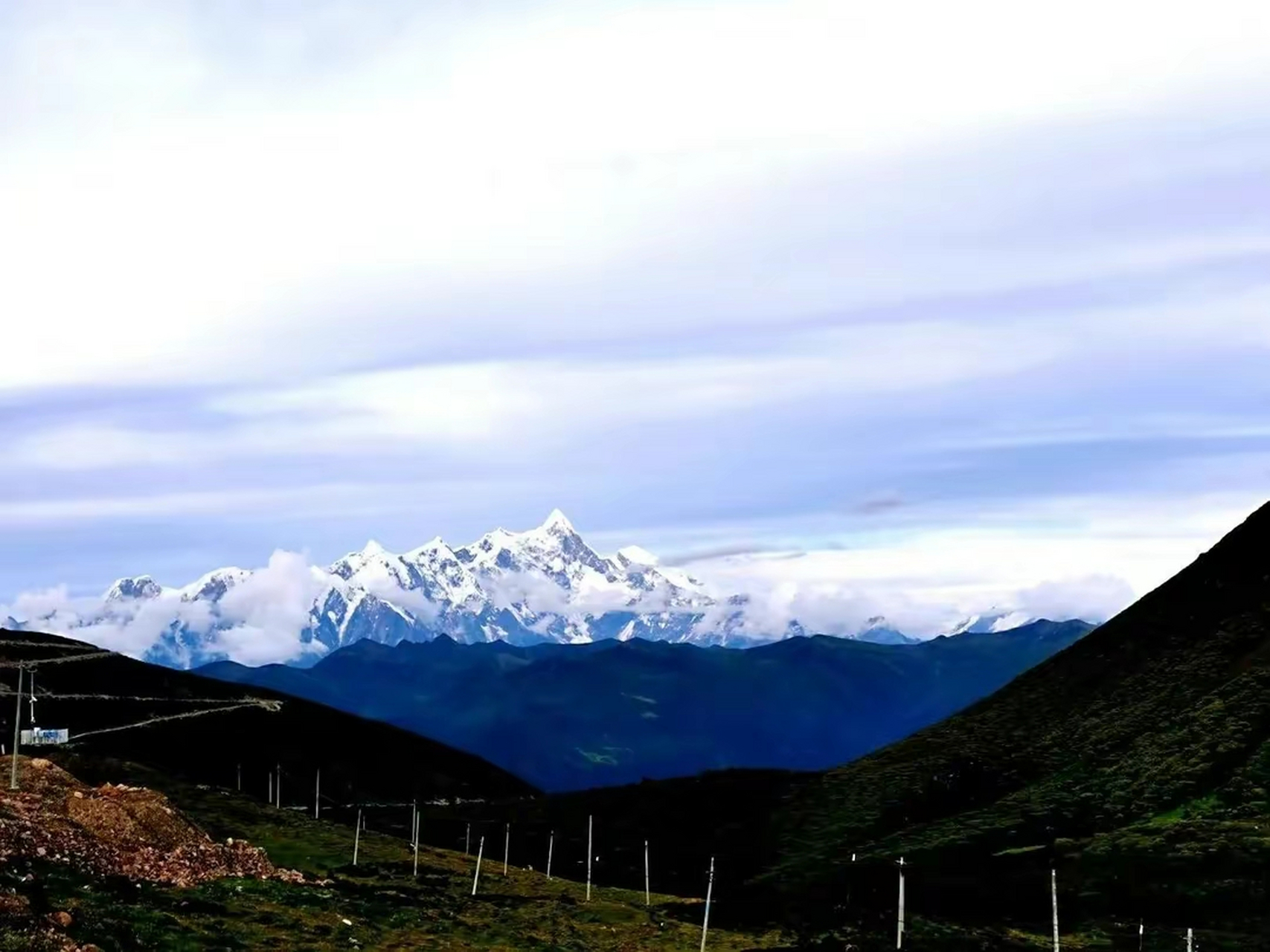从墨脱到波密再到林芝,天气晴好,一路行走在云海仙境中,小憩鲁朗小镇
