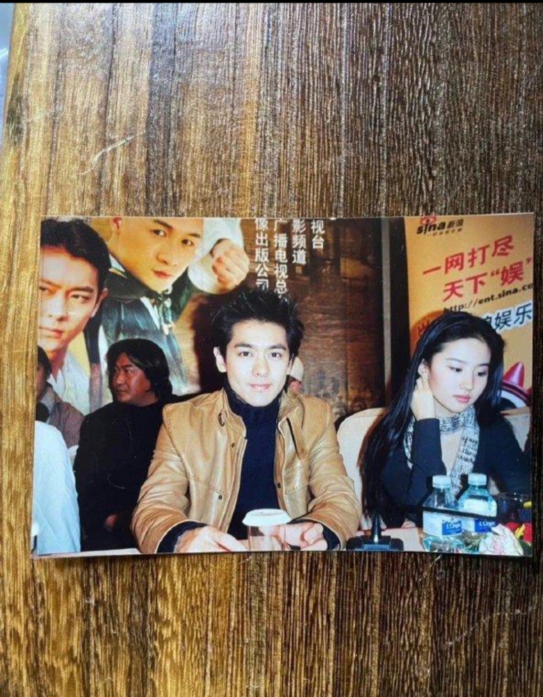不老男神和刘亦菲20年前的合照被曝光