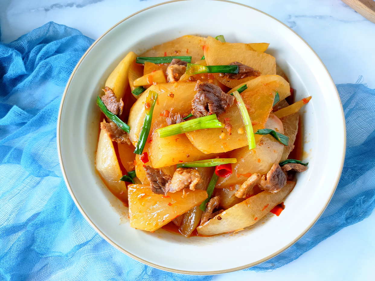 一根萝卜,一块肉,做一锅酱焖萝卜,香辣好吃又解馋,2分钟学会