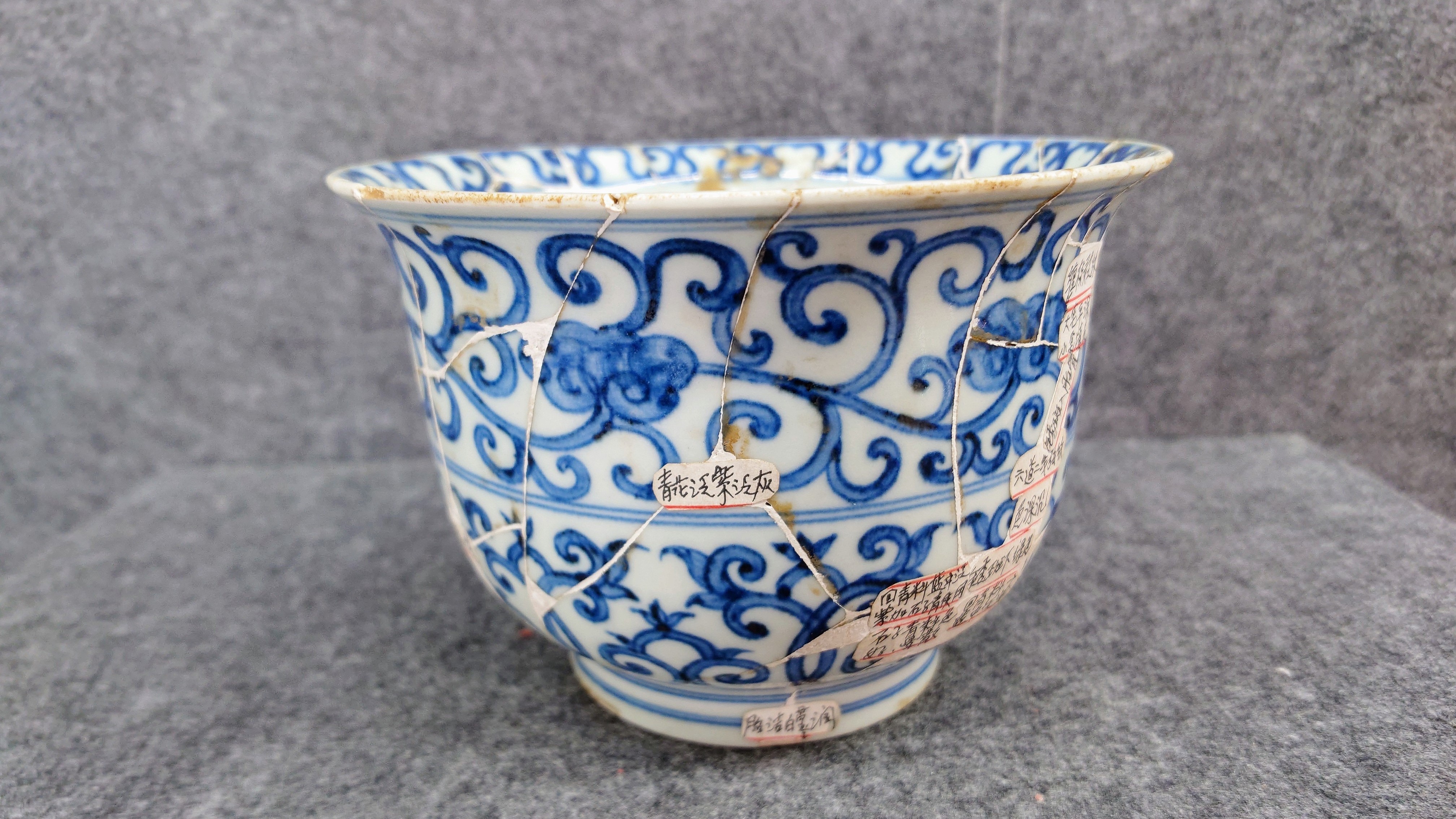 明正德官窑青花缠枝莲纹宫碗的时代特征赏析