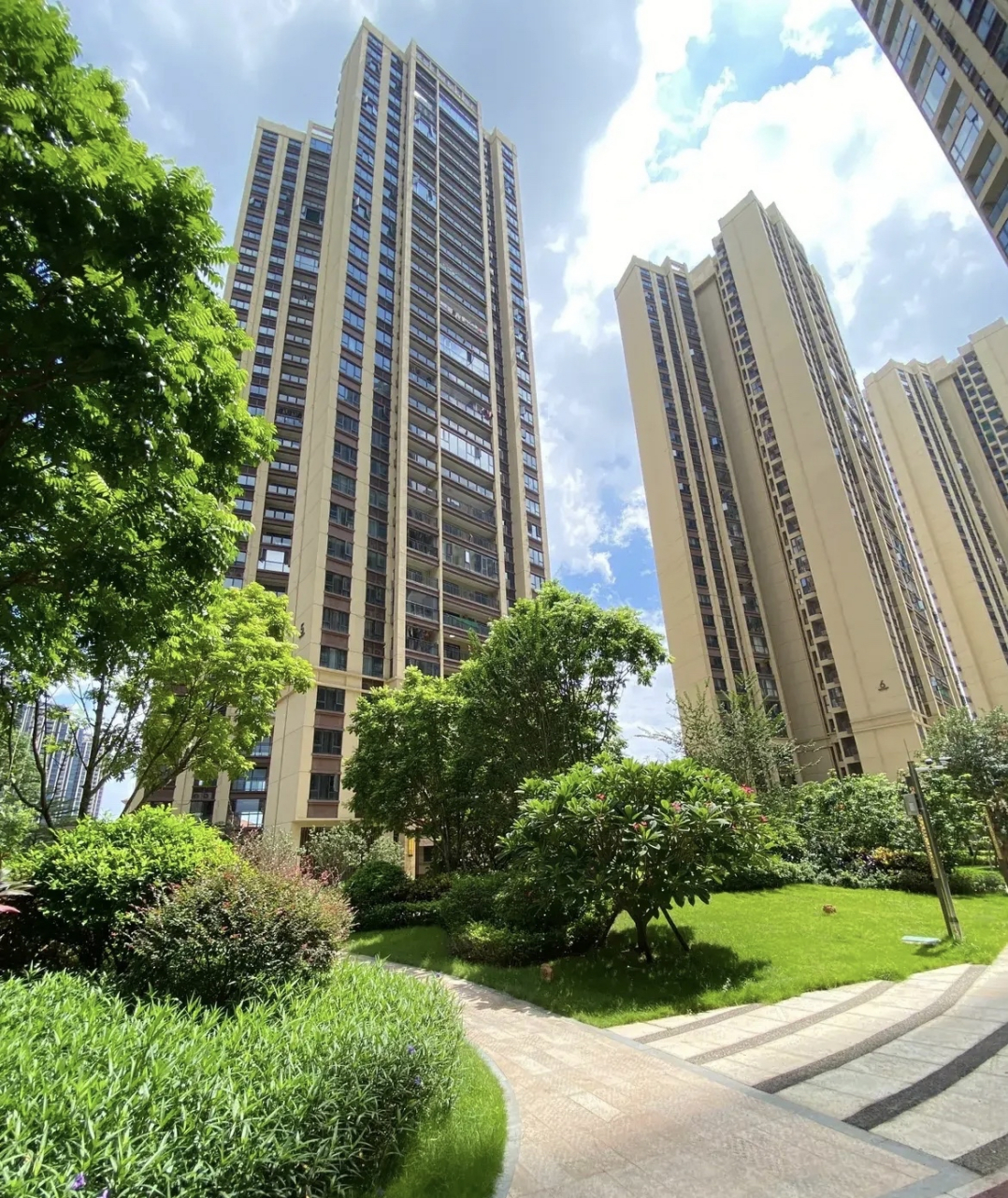 现在惠州的开发商,为了卖房是真的不择手段啊,今天陪表妹去的大亚湾