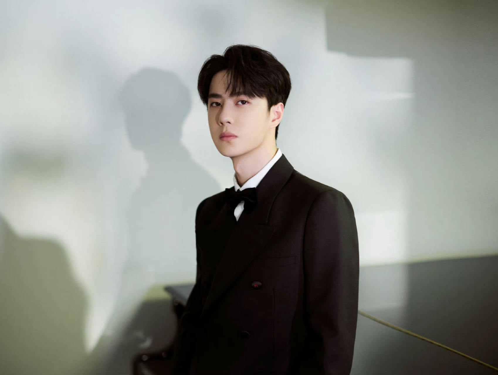 王一博# #动态创作月# #动态创作月泛娱乐专区# 这个弹钢琴的帅哥