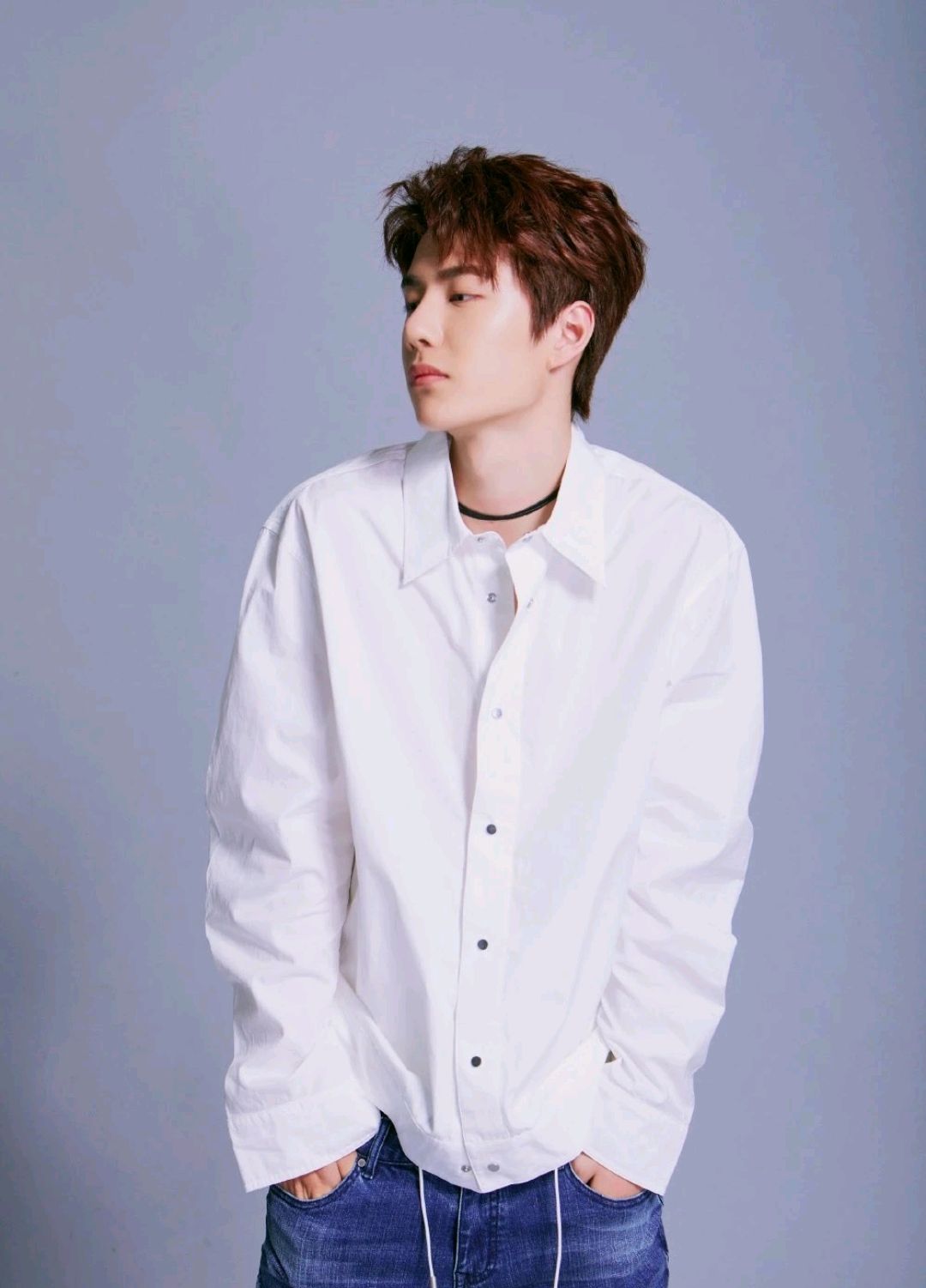 白衬衫的王一博,又纯又欲,满满的男友风!