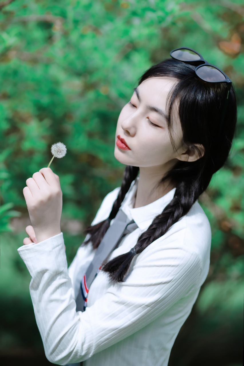 70年代的双马尾辫发型,有种纯真年代感