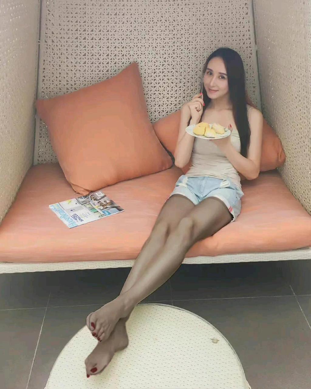 胡静生图,穿上灰色丝袜太美了.