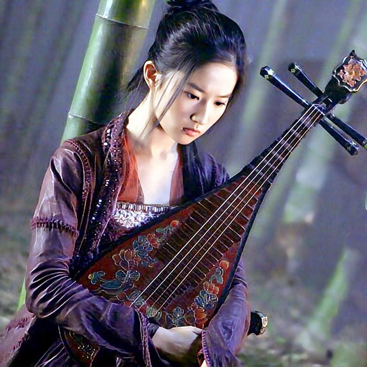 大家觉得刘亦菲在《功夫之王》里面饰演的这个暗器高手金燕子的角色