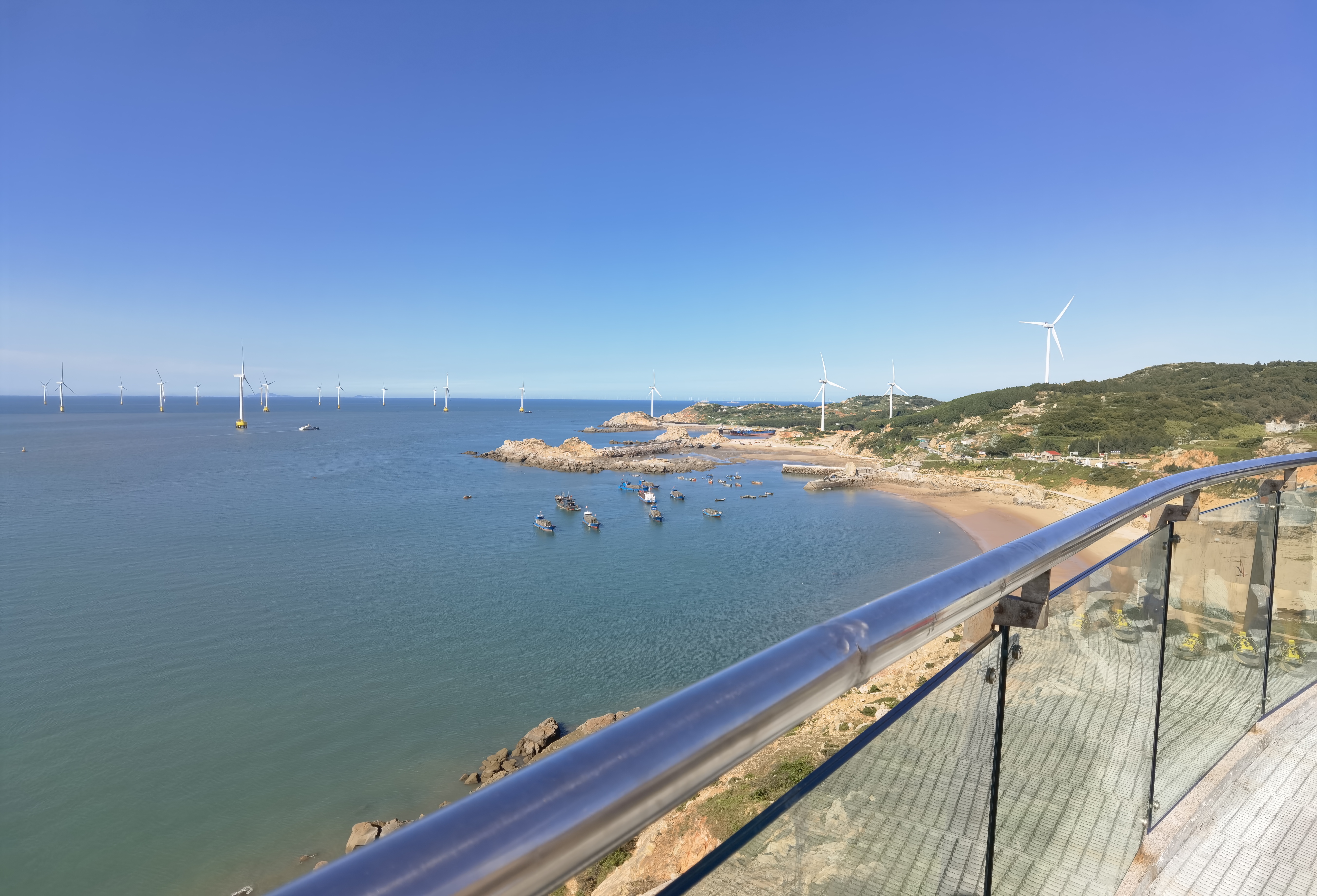 第一个话题是关于民营经济的讨论