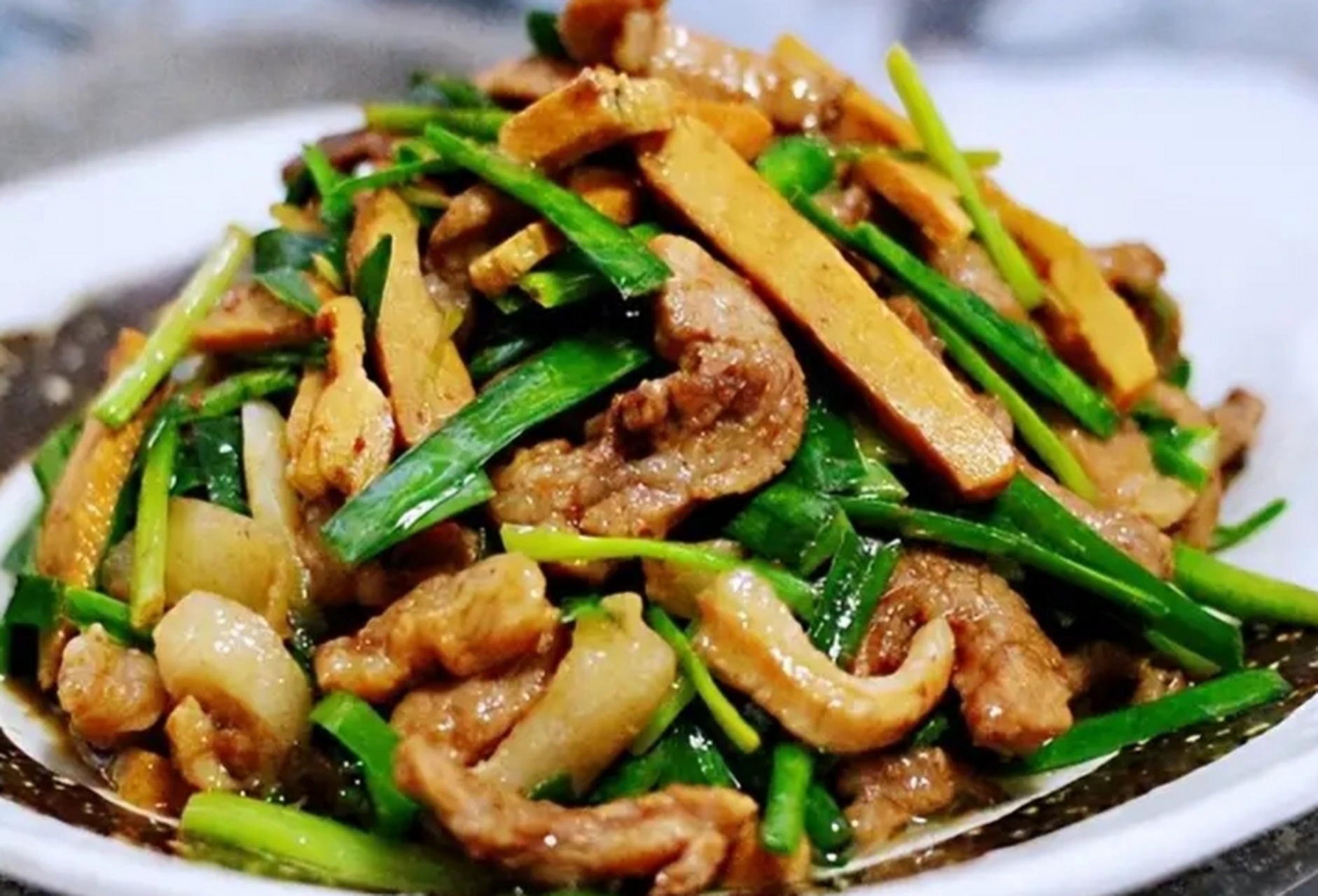 我的美食分享#  韭菜香干炒肉丝  做法如下:  1:猪肉清洗干净切成