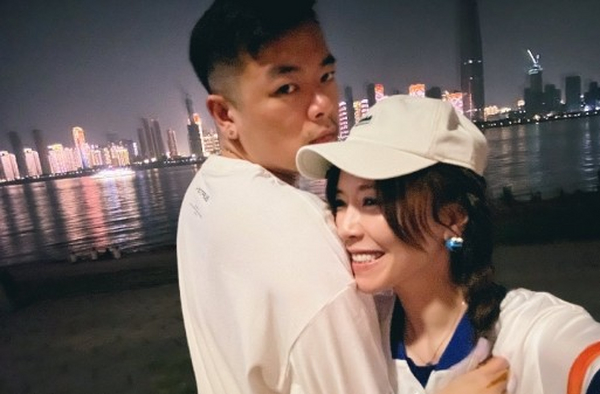 黄雅莉和老公王皓结婚多年,终于要有自己的孩子了.