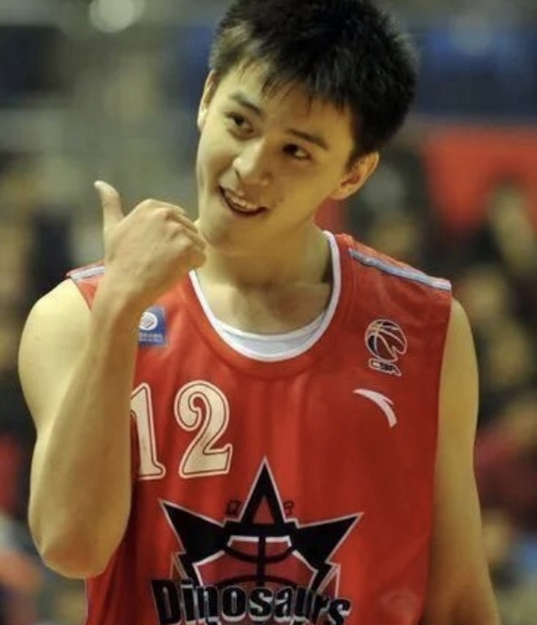 杨鸣,要身有身高,要颜值有颜值,要啥有啥.