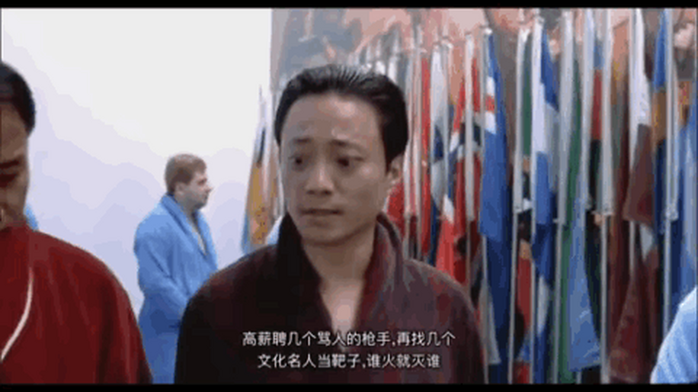 《大腕》里有这样一幕:一群精神病谈"经商之道"!