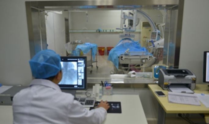 医学影像学是医院拍片子的吗?可以做医生吗?就业好吗?