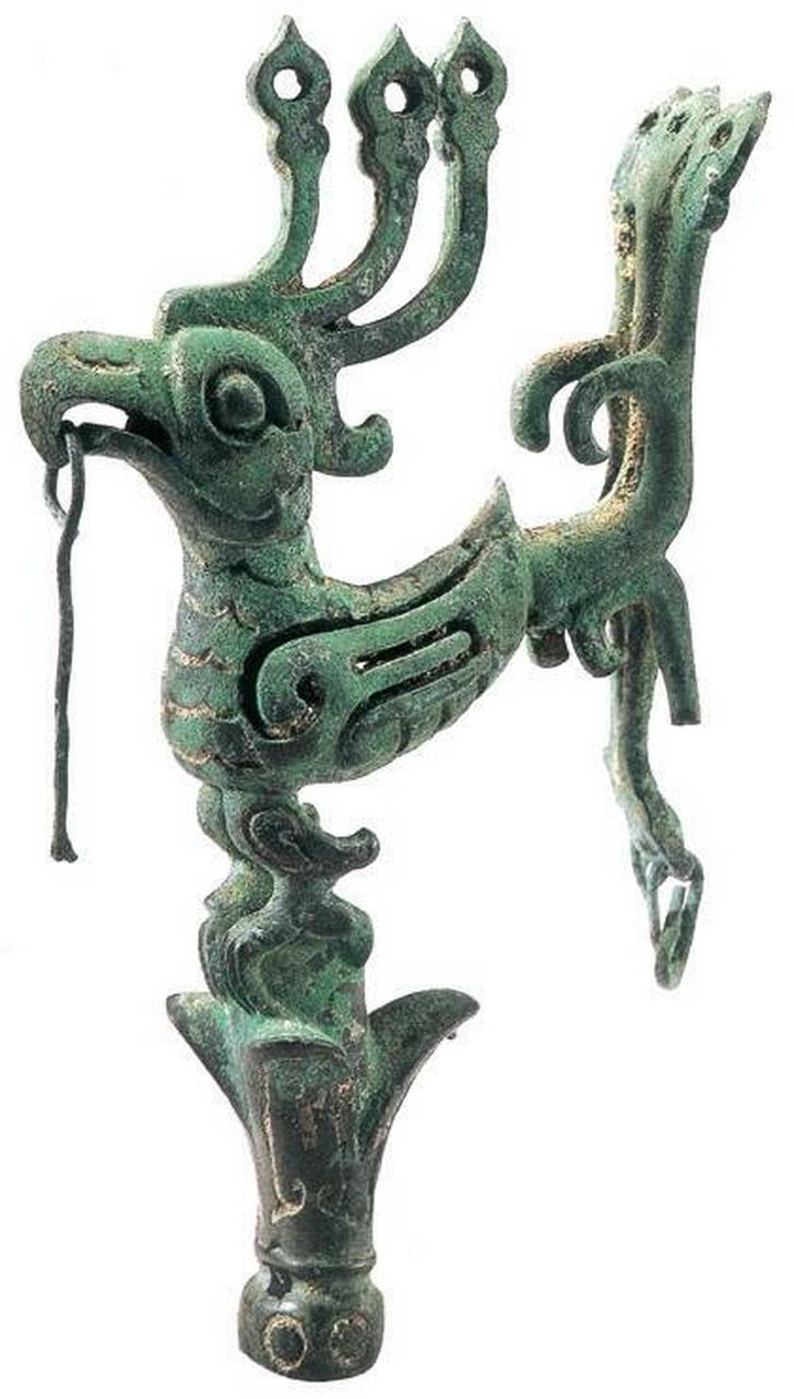 小型青铜神树上的青铜立鸟 (二号祭祀坑出土)#传统文化# #三星堆