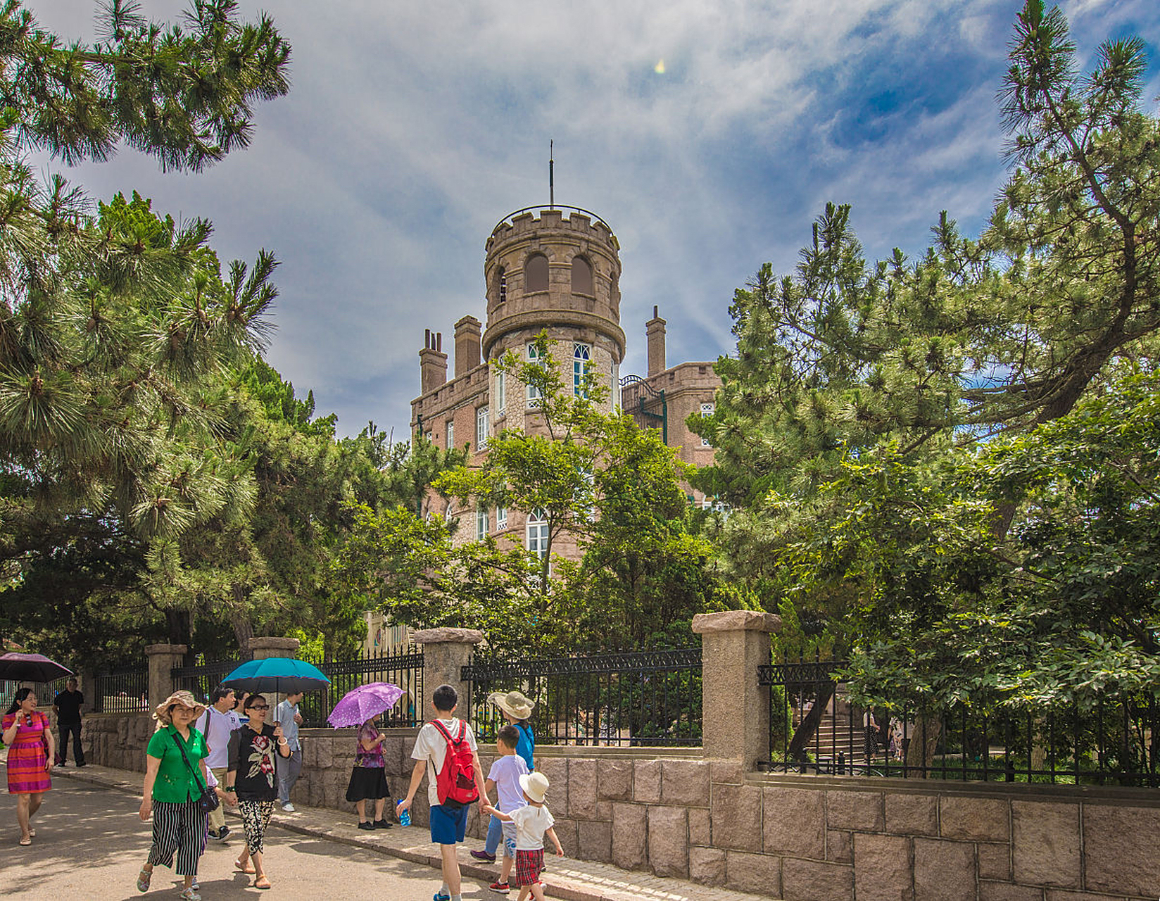 建筑,以其独特的历史和文化价值吸引着众多游客,是青岛不可错过的景点