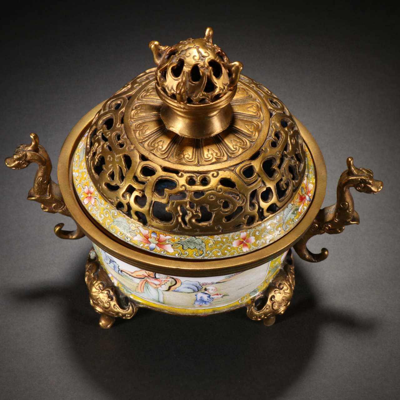 清代 铜鎏金画珐琅人物故事香薰炉. 规格:高15.5㎝宽17㎝重1014g