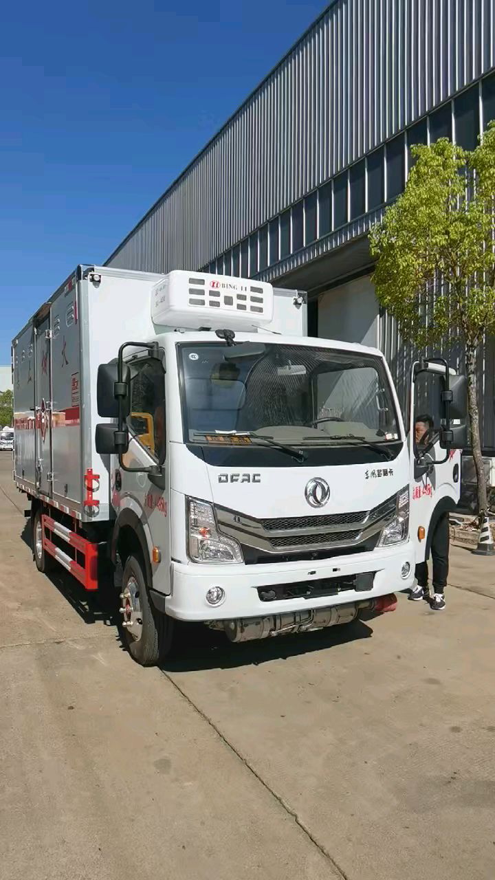 东风多利卡易燃液体厢式运输车,带制冷机组,保温厢体,玉柴140马力