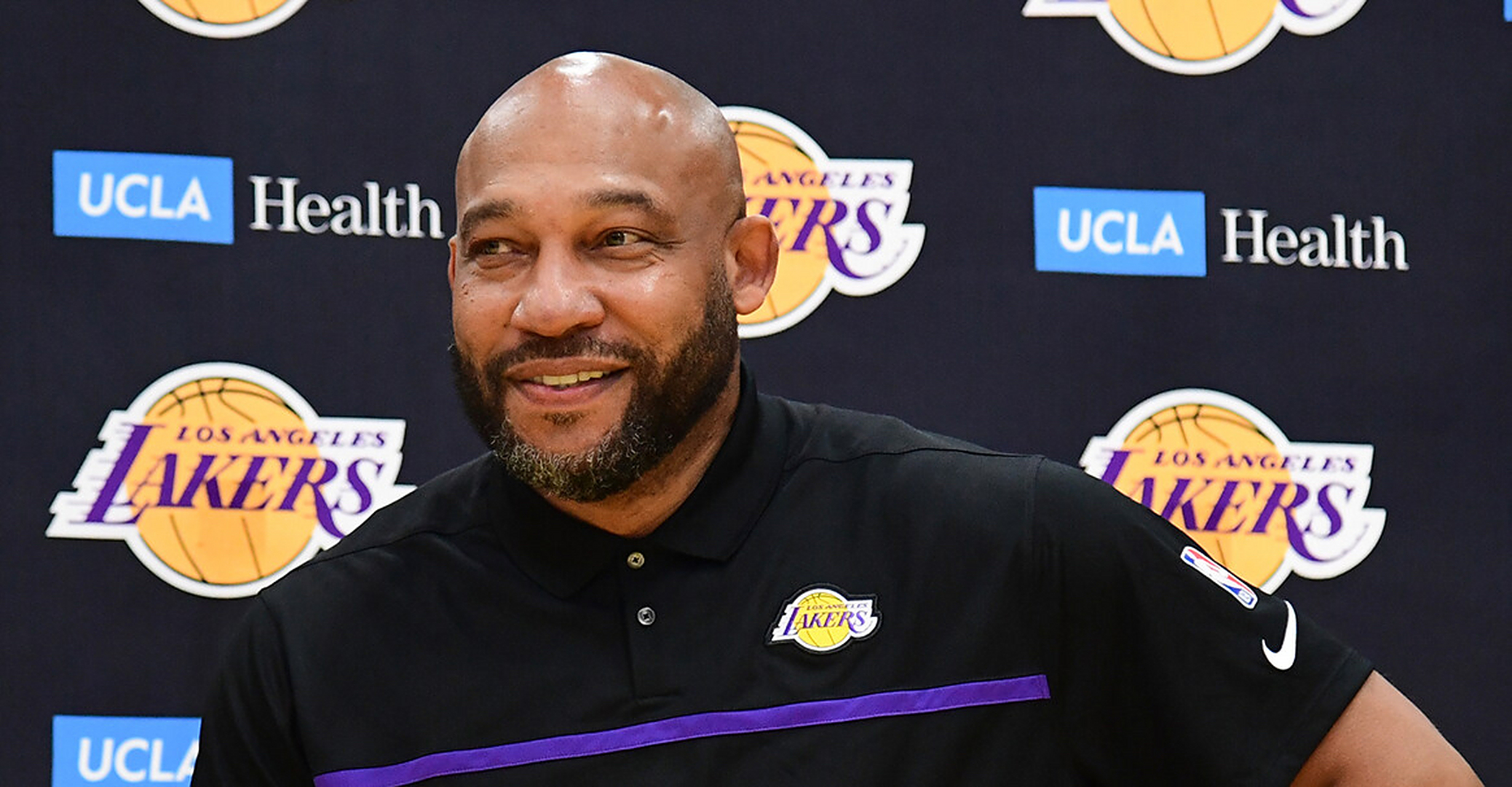 据报道,湖人队主教练哈姆在参加篮球无疆界活动期间接受了媒体采访.