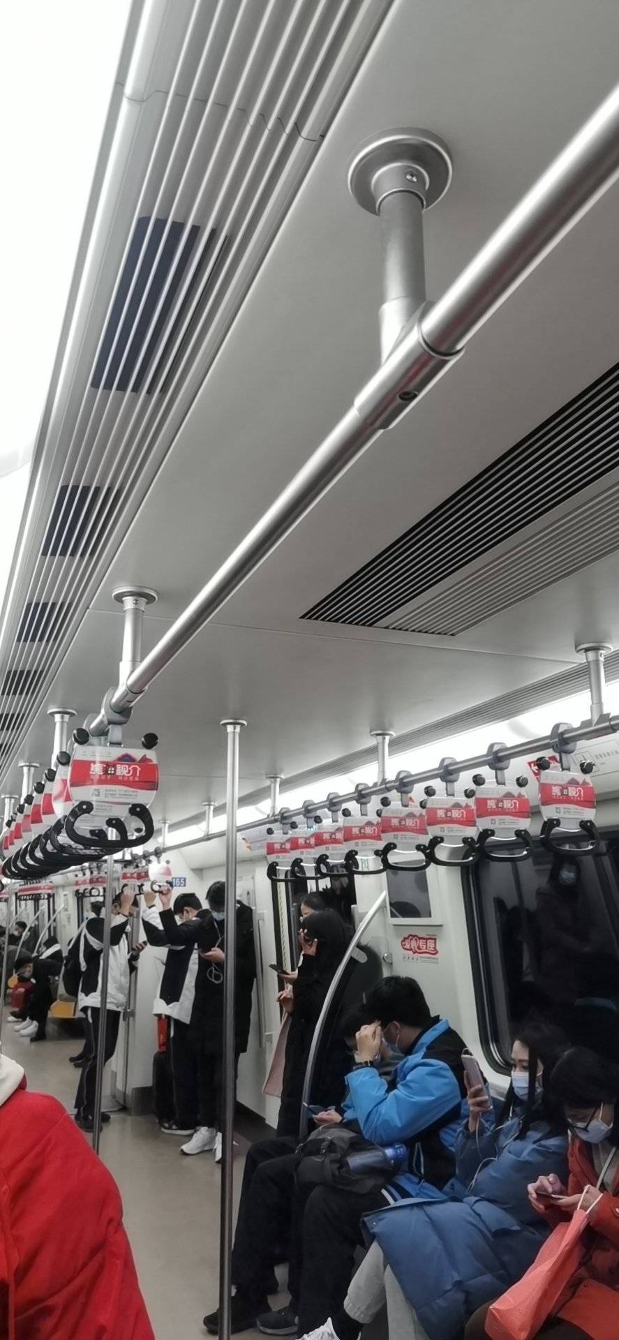 疫情防控下的成都春熙路地铁站,如此的陌生