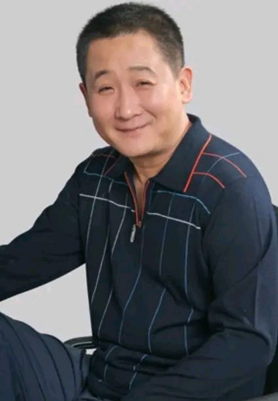 2010年,梁天投资280万开饭店,明星朋友纷纷前来捧场,结账时梁天不好