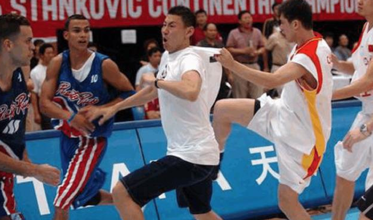 中国男篮国际正赛,第一次集体打架斗殴事件,全程长达十多分钟