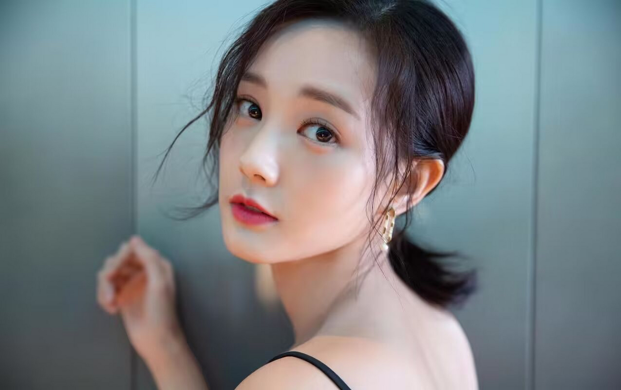 1,李一桐恋爱后挺快乐的,只要有空的时候她会到男朋友的城市去陪伴