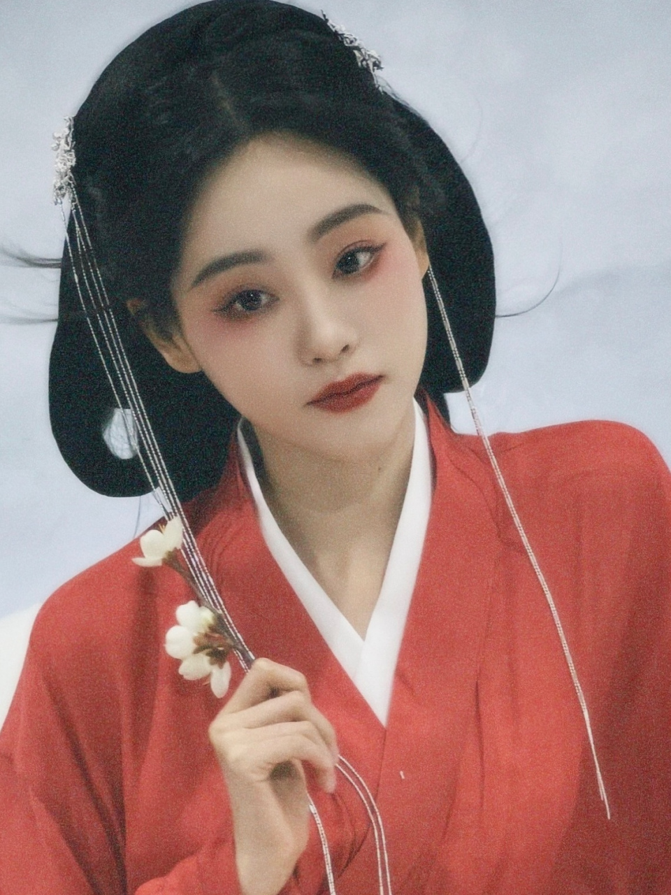 祝绪丹红衣古装造型,每一张都仙气飘飘呀,与古风服饰适配度真的好高