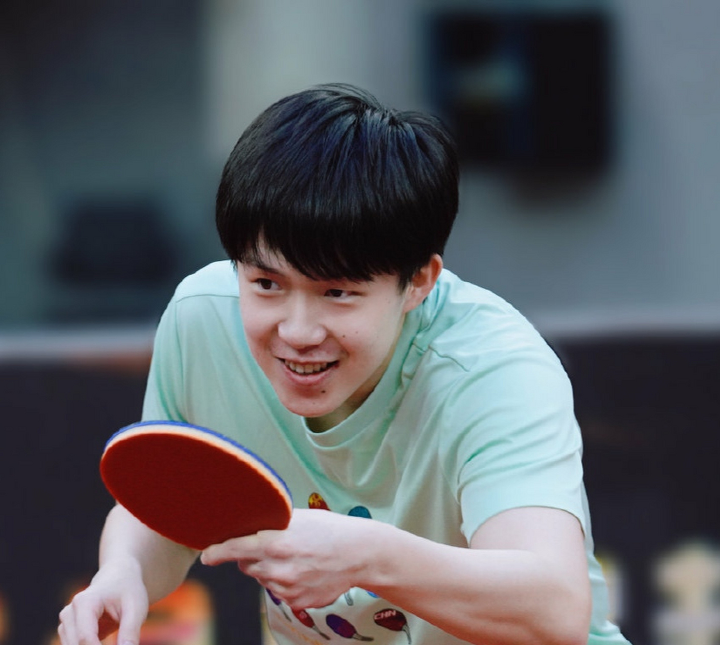 王楚钦一边训练一边偷笑,好可爱呀,爱笑的大男孩,加油