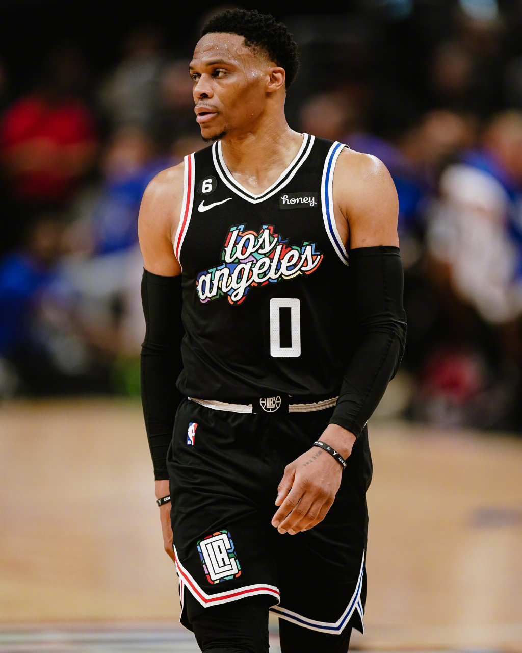 戴维斯谈威少:他是名人堂级别的球员,能为家乡打球很棒!