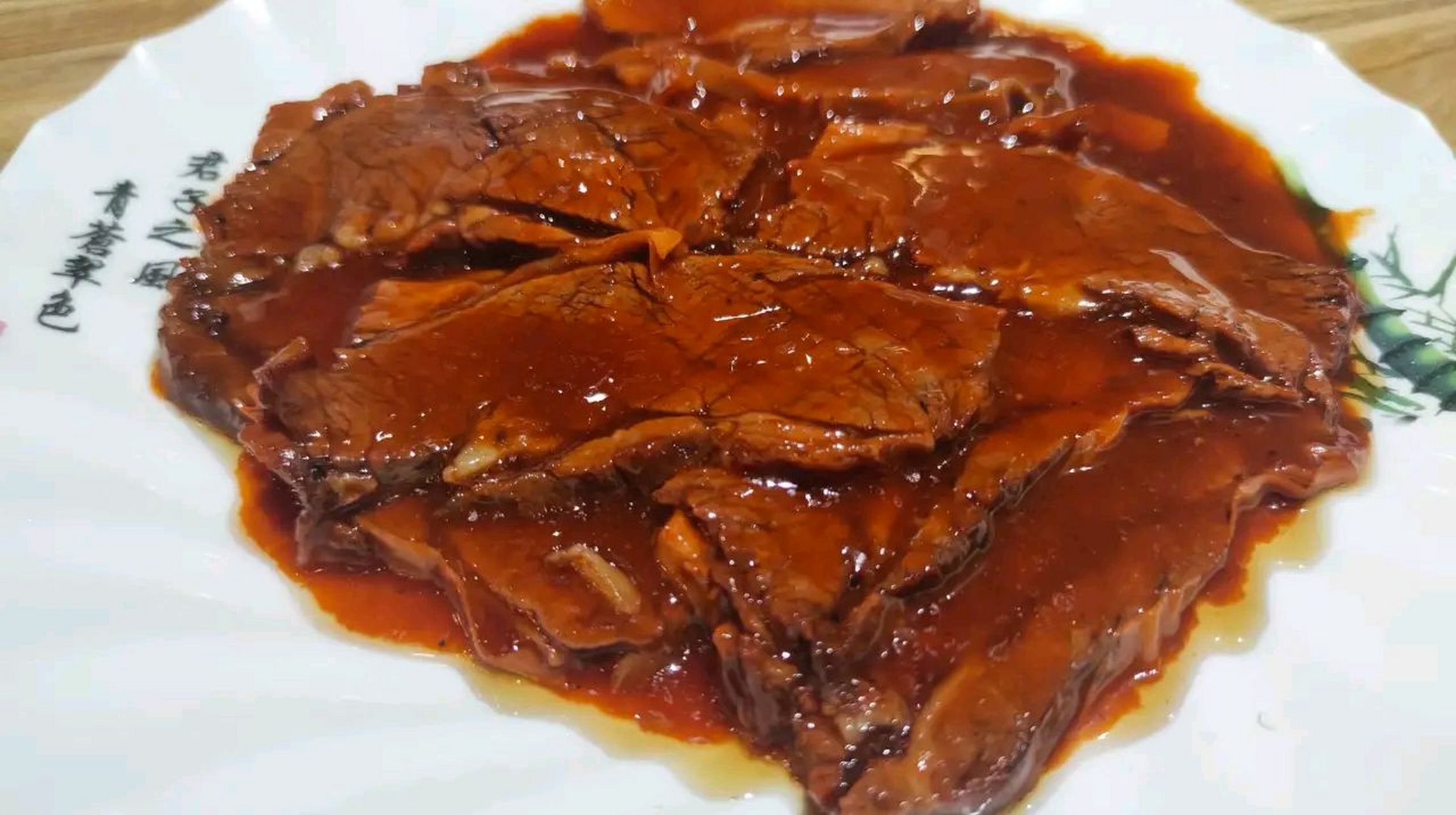 扒牛肉条汤汁浓郁,口感香嫩俱佳,一大片就能吃半碗饭.