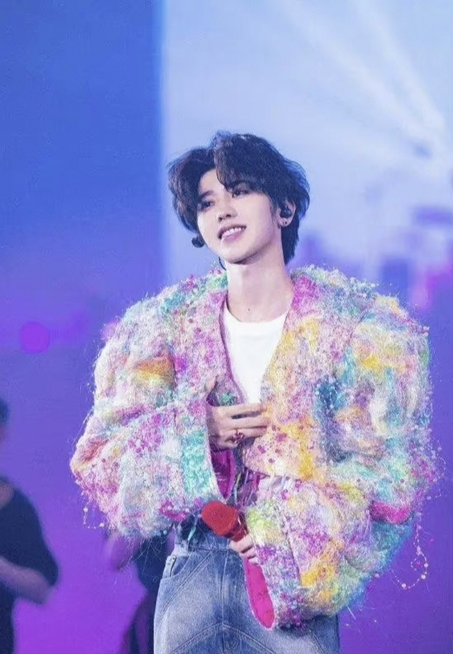 蔡徐坤广州演唱会延期了.他还能正常商业演出吗?