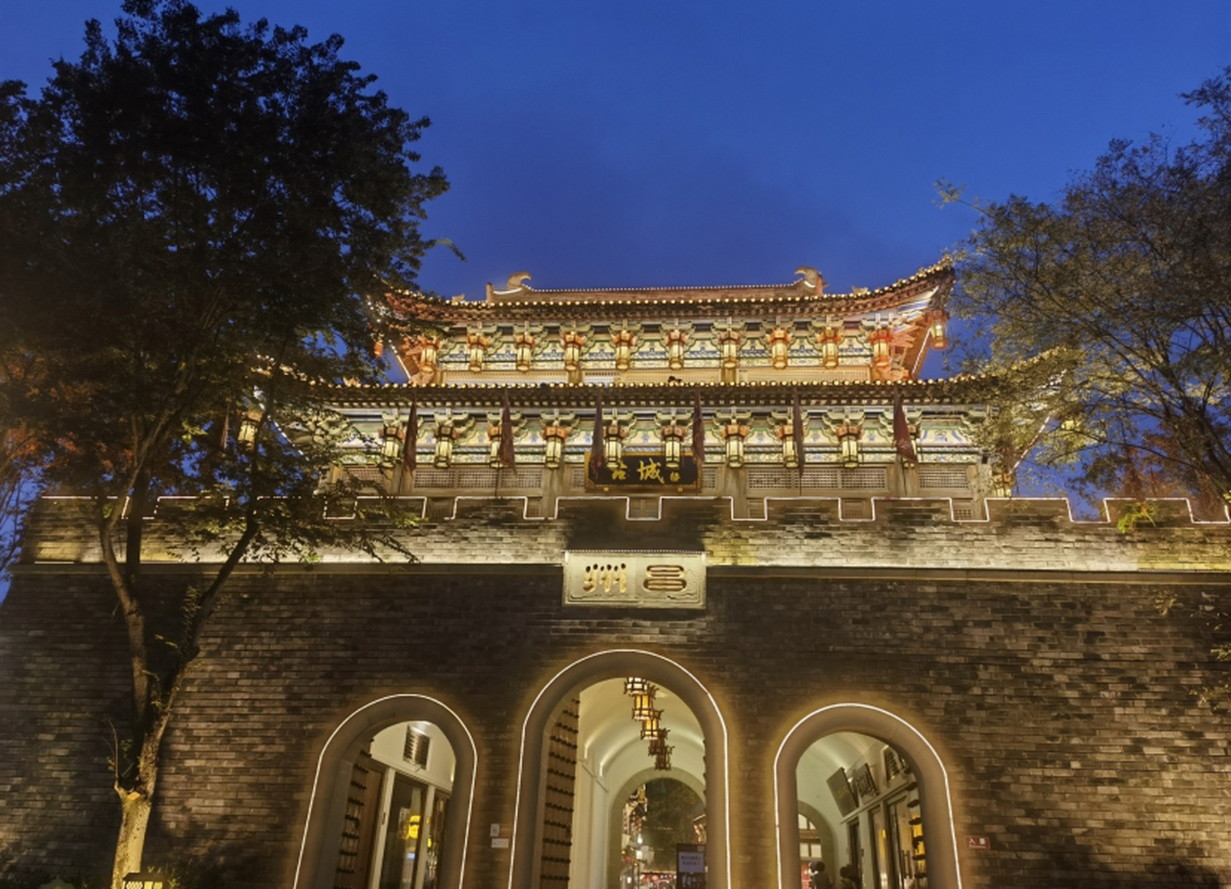 大足香国公园是一个美丽的地方,它位于重庆市大足区,是一个集自然风光