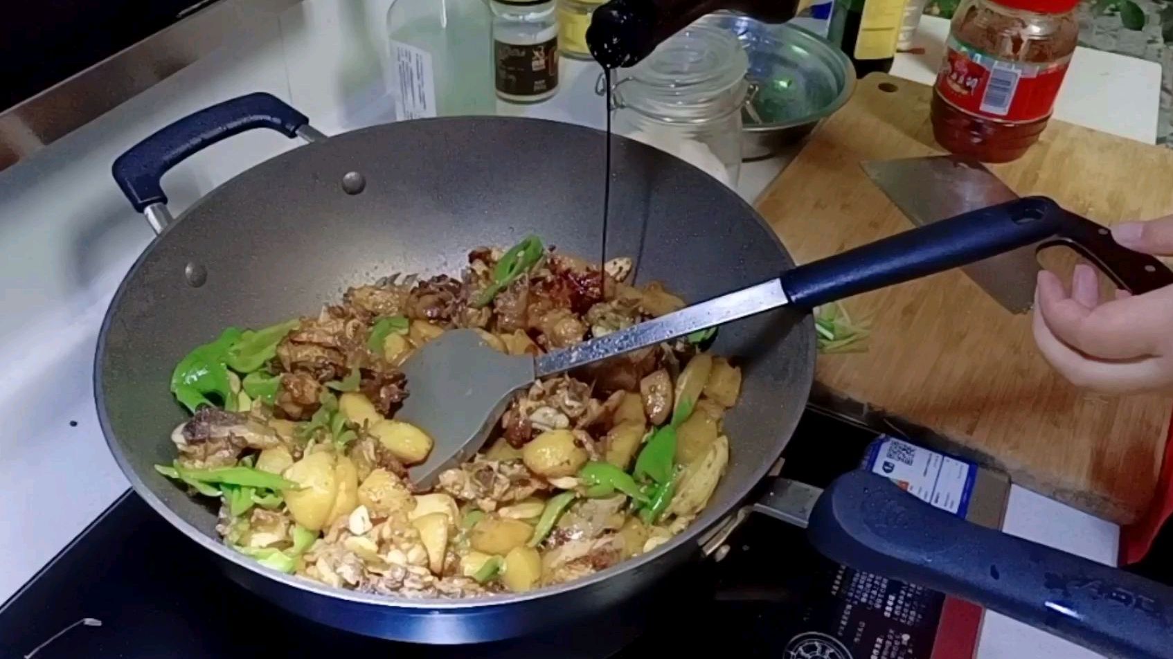 猪肉30元一斤太贵,杨杨做一道土豆辣子鸡,端上桌一扫而光太巴适
