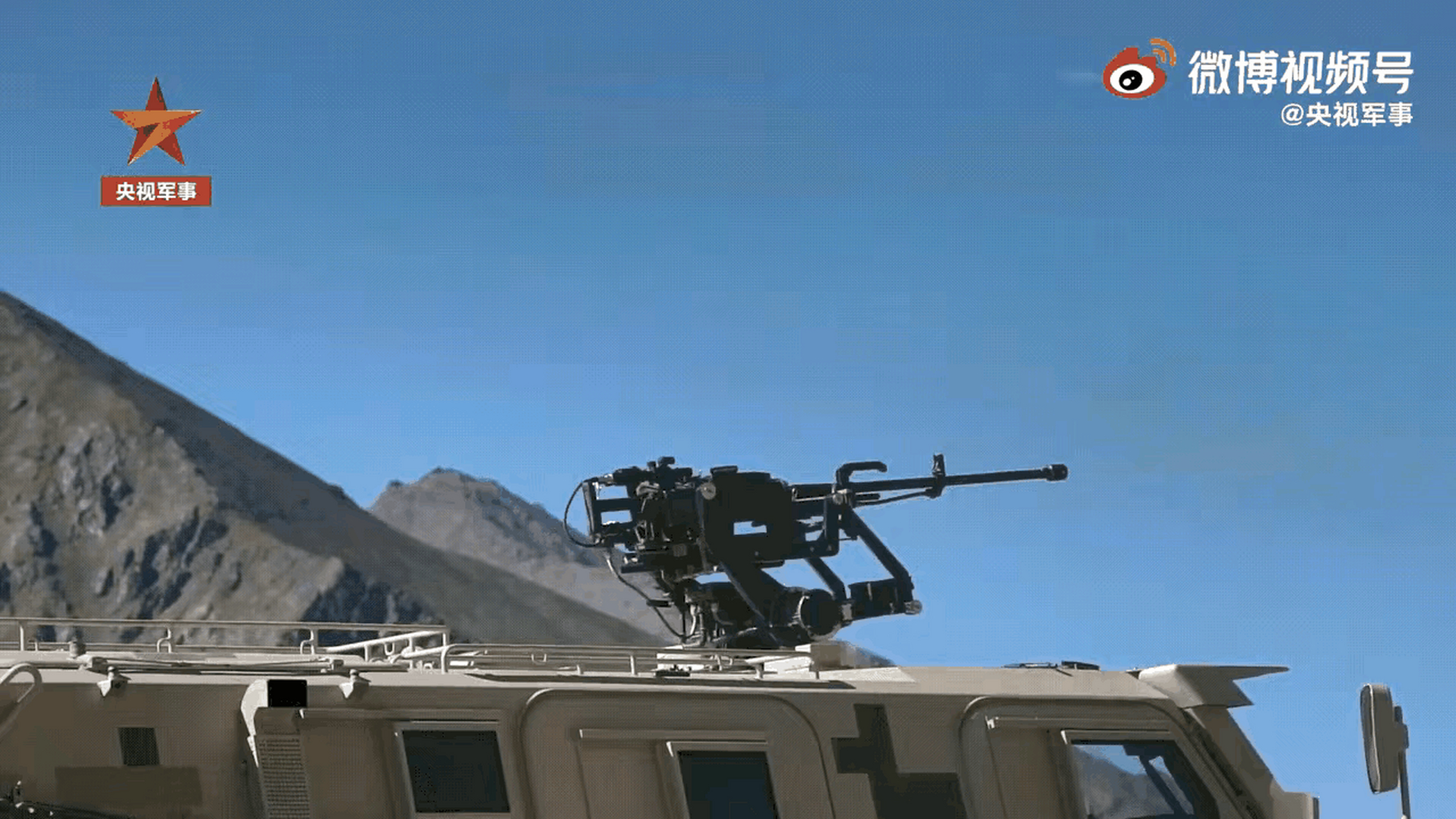 这个车载重机枪后坐力非常大,但是看枪口非常稳,没有上下跳动和左右