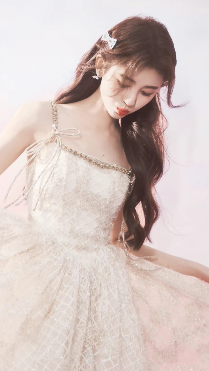 她是迪士尼得不到的公主,塞纳河畔的王,玫瑰花会凋谢,但鞠婧祎永远不