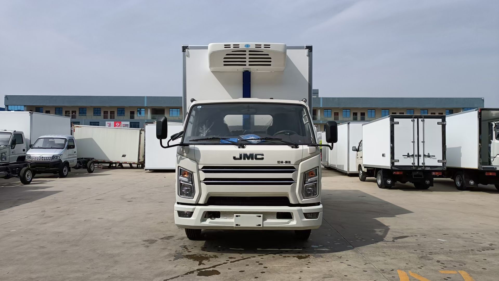 江铃顺达宽体4米2冷藏车